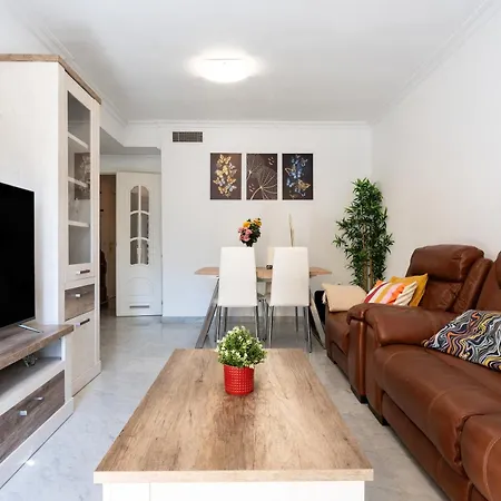 A Pocos Metros De La Playa Y Pista De Padel Fuengirola