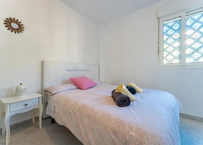 A Pocos Metros De La Playa Y Pista De Padel Daire *