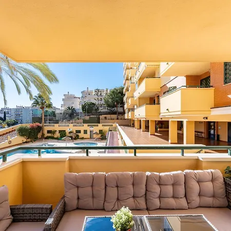 A Pocos Metros De La Playa Y Pista De Padel