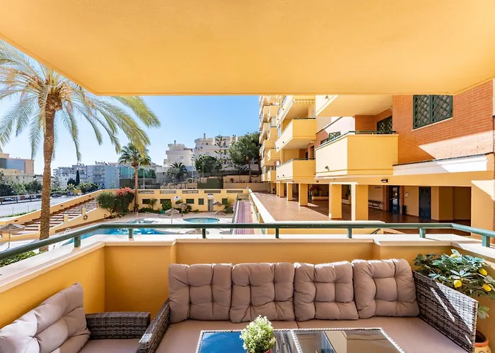 A Pocos Metros De La Playa Y Pista De Padel