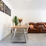 A Pocos Metros De La Playa Y Pista De Padel Фуэнхирола